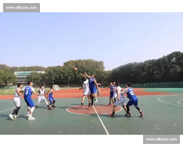 围绕篮球比赛服设计打造团队形象与赛场表现的深度探索实践策略研究