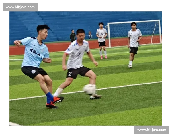 在呐喊与激情交织中感受足球比赛的魅力与团队精神成长与感悟瞬间